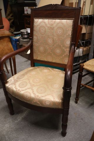 Fauteuil Directoire en acajou à dossier plat, piètement antérieur...