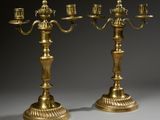 une paire de chandeliers anciens en laiton