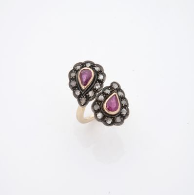 une paire de bagues en saphir rose et diamants
