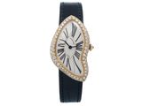 une photo d'une montre-bracelet pour femme, avec des chiffres romains et des diamants