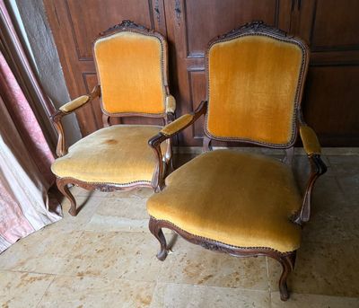 Paire de fauteuils à dossier plat, à récupérer dans une mais…