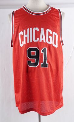 a red chicago basketball jersey with the number 91 on it