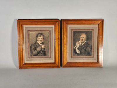 deux portraits encadrés représentant un homme et une femme, accrochés au mur
