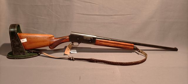 Catégorie C : Fusil BROWNING AUTO 5 TWELVE LIGHT. Calibre 12mm.  