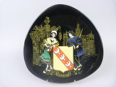 an image of a black and gold plate with a coat of arms