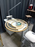 2 postes à manucure, 7 lampes, 6 servantes sur roulettes, 1 … (photo 3)