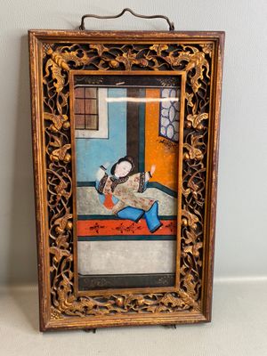 un vieux cadre contenant un tableau représentant une souris