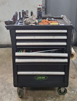 Desserte d'atelier JBM avec outillages. - Photo 1