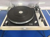 an image of a record player sitting on top of a turntable