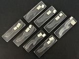 six morceaux de verre ornés d'un motif en noir et blanc