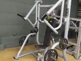 a machine that is sitting on the floor in the room