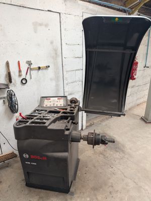 l'image d'une machine dans un garage