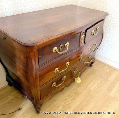 Commode Bordelaise Louis XV en acajou de cuba massif, modèle…