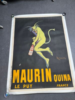 affiche française représentant un démon tenant une bouteille d'alcool posée sur une table