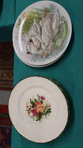 3 assiettes décoratives en porcelaine de Limoges signées Lenoir, ...