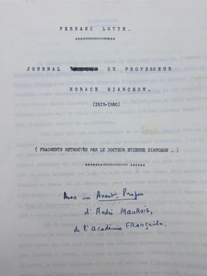 une image montrant un gros plan d'une feuille de papier sur laquelle figurent des inscriptions