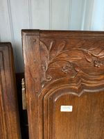 Armoire en chataîgner mouluré et sculpté à décor de rinceaux… (photo 3)