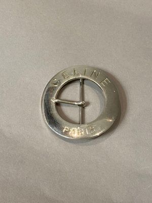 CELINE Boucle de ceinture de forme ronde en métal argenté, s…