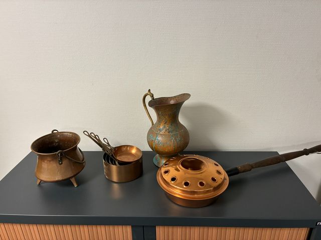 Ensemble de cuivres, chaudron, série de casserole, verseuse et ba...