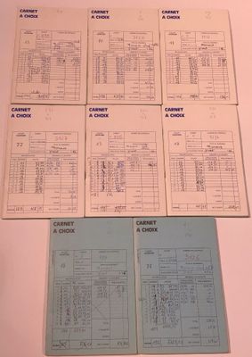 six pages d'un tableau présentant toute une série de types de papiers différents