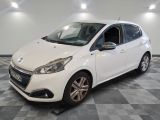 la photo d'une voiture blanche garée dans un garage