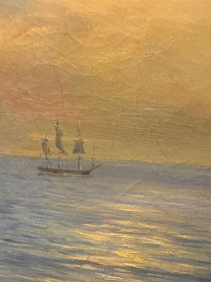 une peinture à l'huile représentant un voilier en mer au coucher du soleil