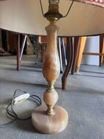 2 chaises bois mouluré tissu à motif orange et 1 lampe pied … (photo 2)