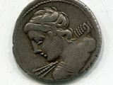 une vieille pièce d'argent avec un visage de femme dessus