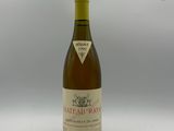 une bouteille de vin posée sur une table