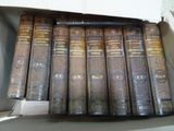 beaucoup de livres dans une boîte