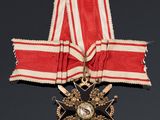 an image of a medal with a star on it and a ribbon around the neck