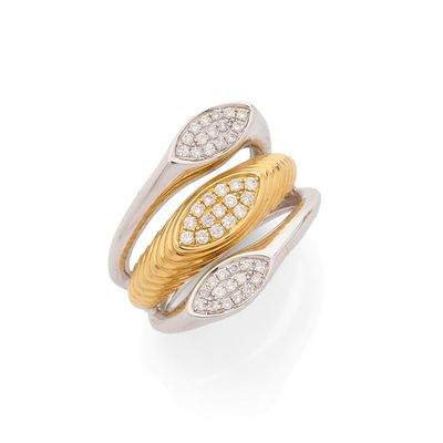 une bague en diamant et en or, signée Van Cleef