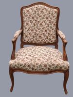 Fauteuil dit "à la reine" en bois mouluré, le dossier plat d…