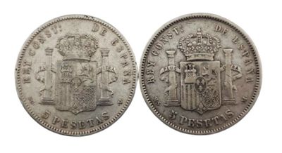 une pièce d'argent sur laquelle figurent des armoiries et une couronne