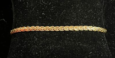 Bracelet en plaqué or à maille fantaisie.