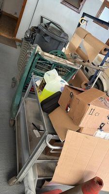 Lot divers chariot et caddy vert .