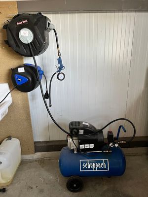 une image d'un petit compresseur d'air dans un garage
