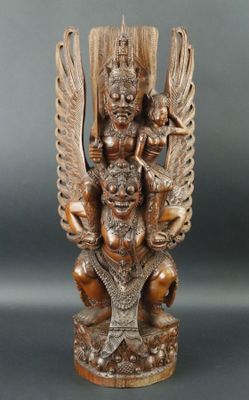 INDONESIE: Groupe sculpté représentant des divinités, bois.