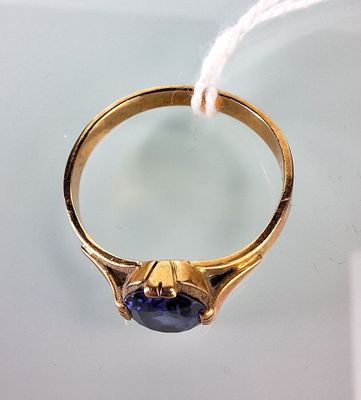 Bague en or rose (18 carats) accueillant une pierre bleue fa… - Photo 1