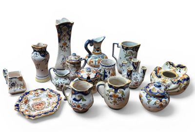 Faïence de Desvres, seize éléments, H entre 6 et 17 cm, écla…