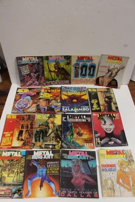 un grand nombre de bandes dessinées sur une table