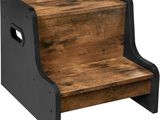 un tabouret en bois muni d'une poignée noire