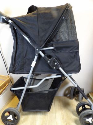 a black stroller with a black seat and a black handlebar