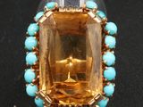 une photo d'une bague ornée d'une citrine et de perles de turquoise