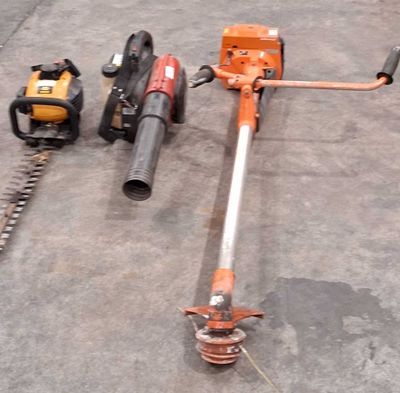 Lot comprenant : un coupe bordure thermique HUSQVARNA, un so… - Photo 1