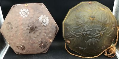 two vases that are sitting next to each other