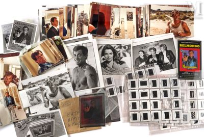 Il y a beaucoup de vieilles photos d'hommes et de femmes sur cette page