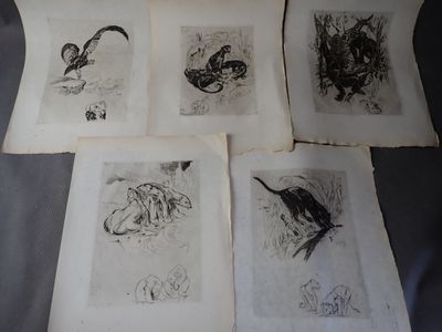 quatre dessins en noir et blanc représentant des oiseaux et des animaux sur une feuille de papier
