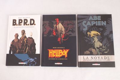 trois albums d'Hellboy et du B.P.R.D. posés sur une surface blanche
