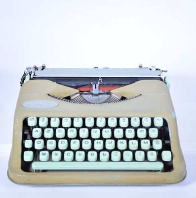 HERMES BABY - MACHINE A ECRIRE vintage laqué verte.